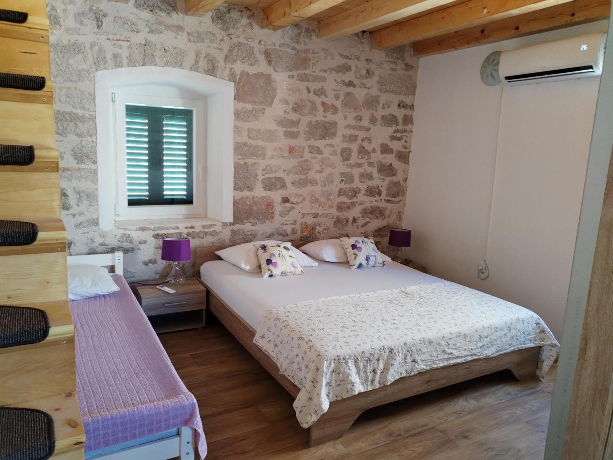 Ema Apartamento Prvic Sepurine Exterior foto