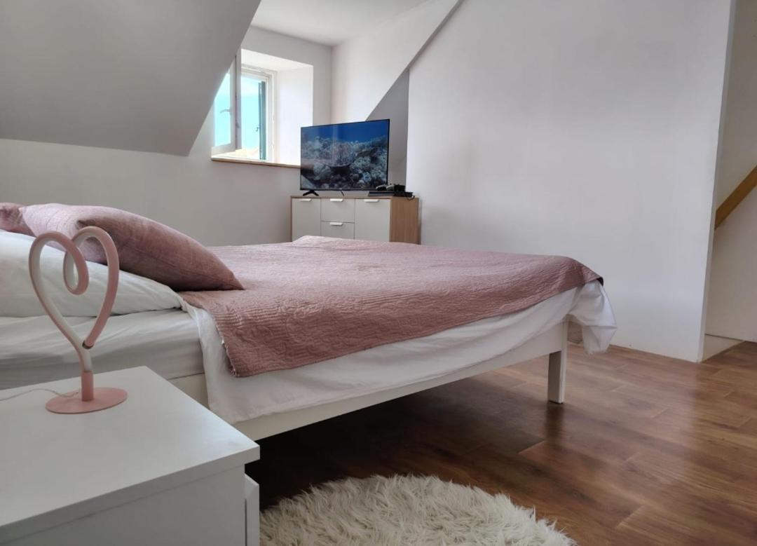 Ema Apartamento Prvic Sepurine Exterior foto